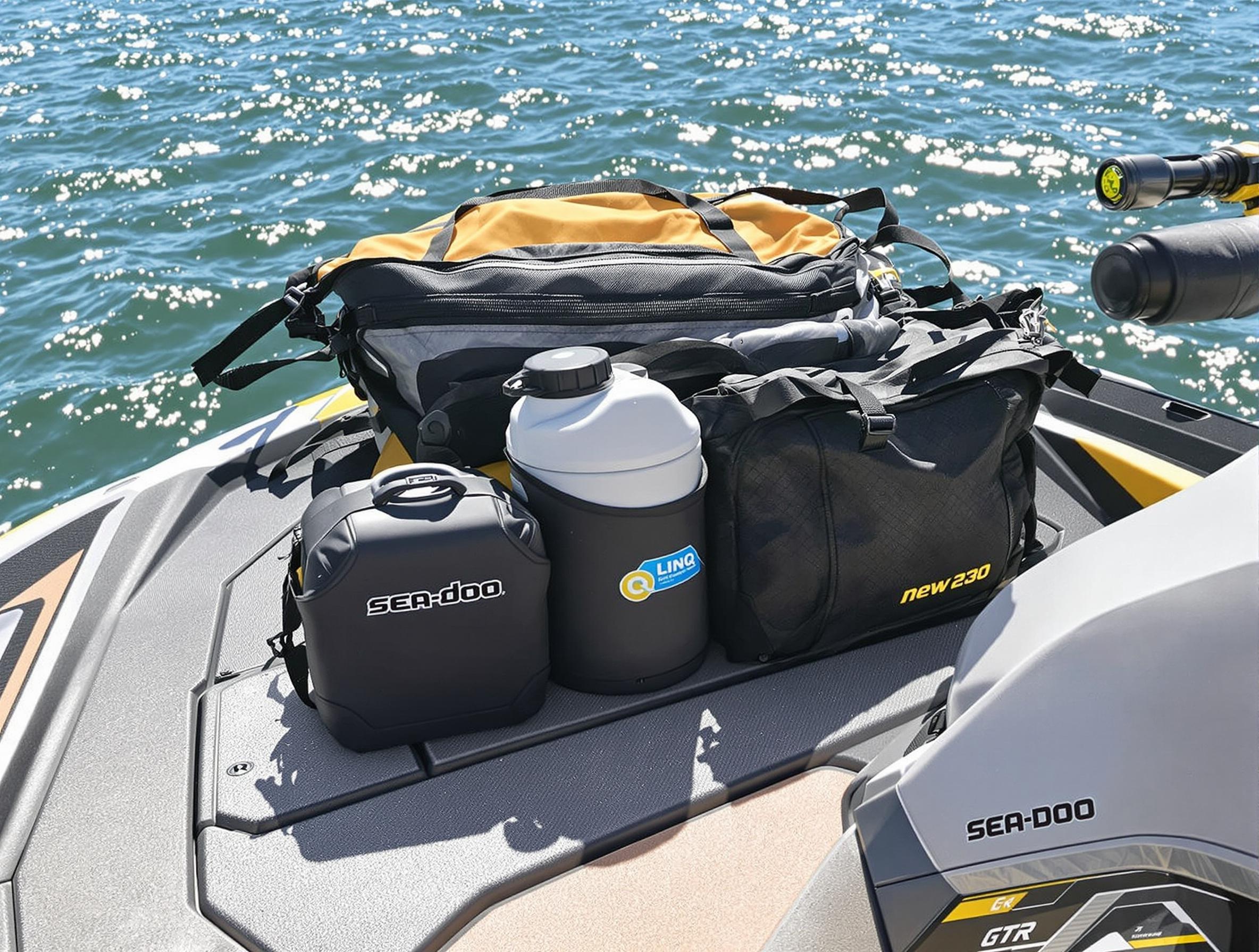 Plateforme arrière du Sea-Doo GTR 230 équipée avec des accessoires LinQ.