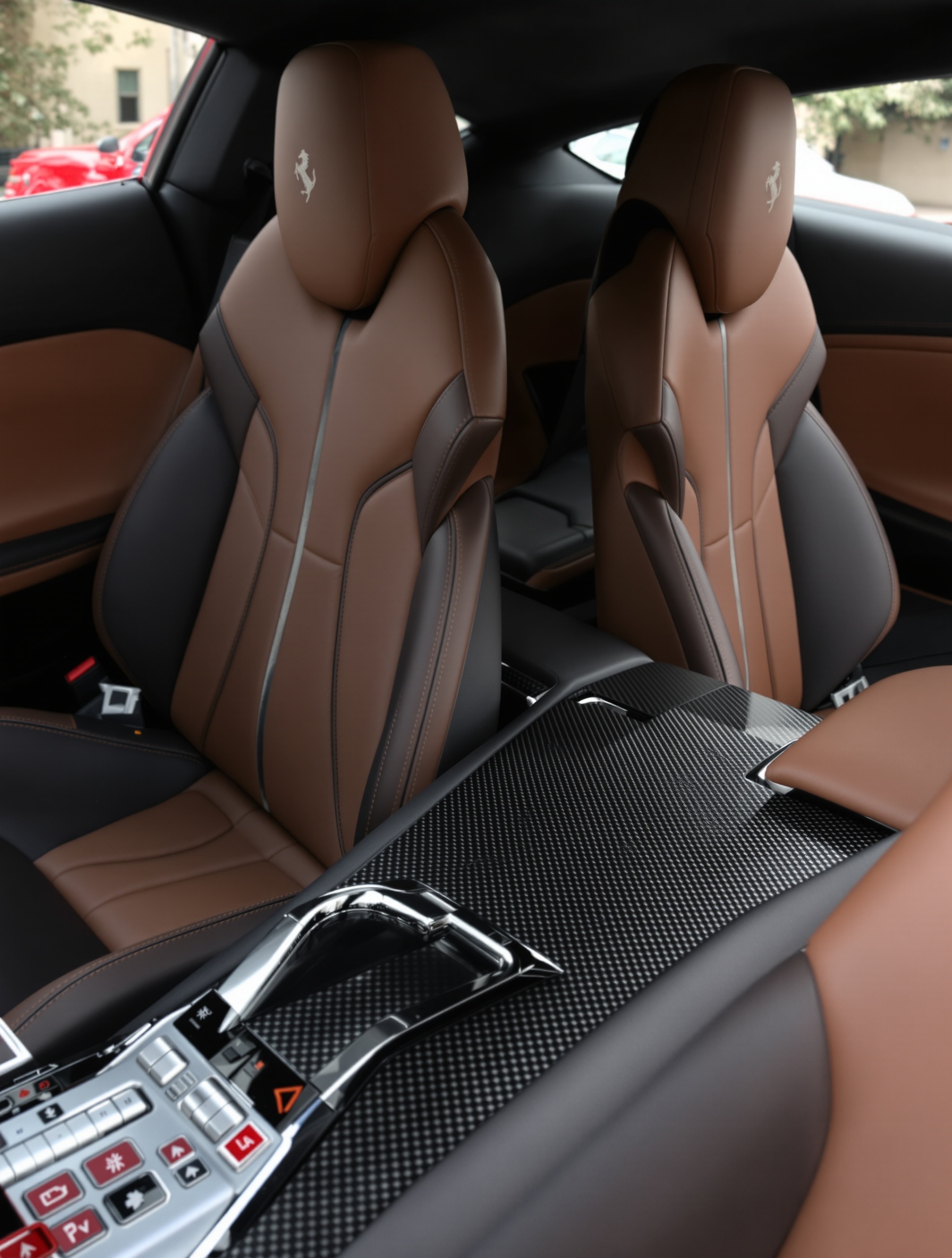 Vue rapprochée de l'intérieur d'une Ferrari GTC4Lusso, montrant sièges arrière en cuir, console centrale high-tech, et finitions en carbone et Alcantara. Atmosphère luxueuse, sportive, avec lumière douce accentuant les détails haut de gamme.