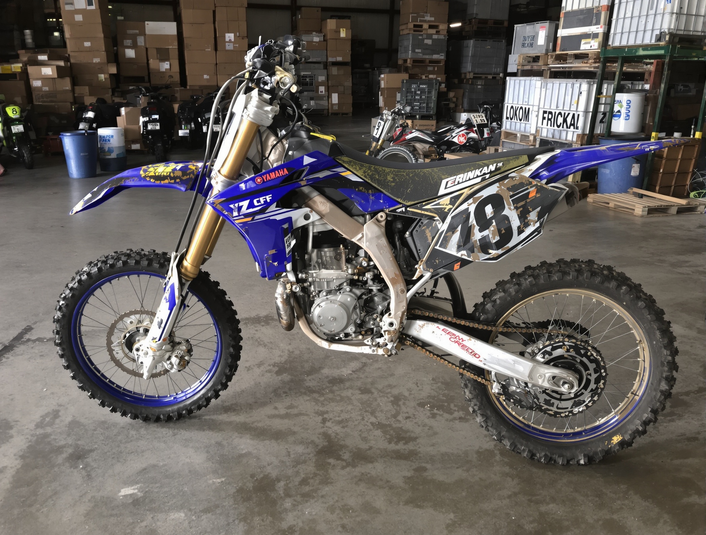 Moto cross usée entrepôt enchères projet pièce