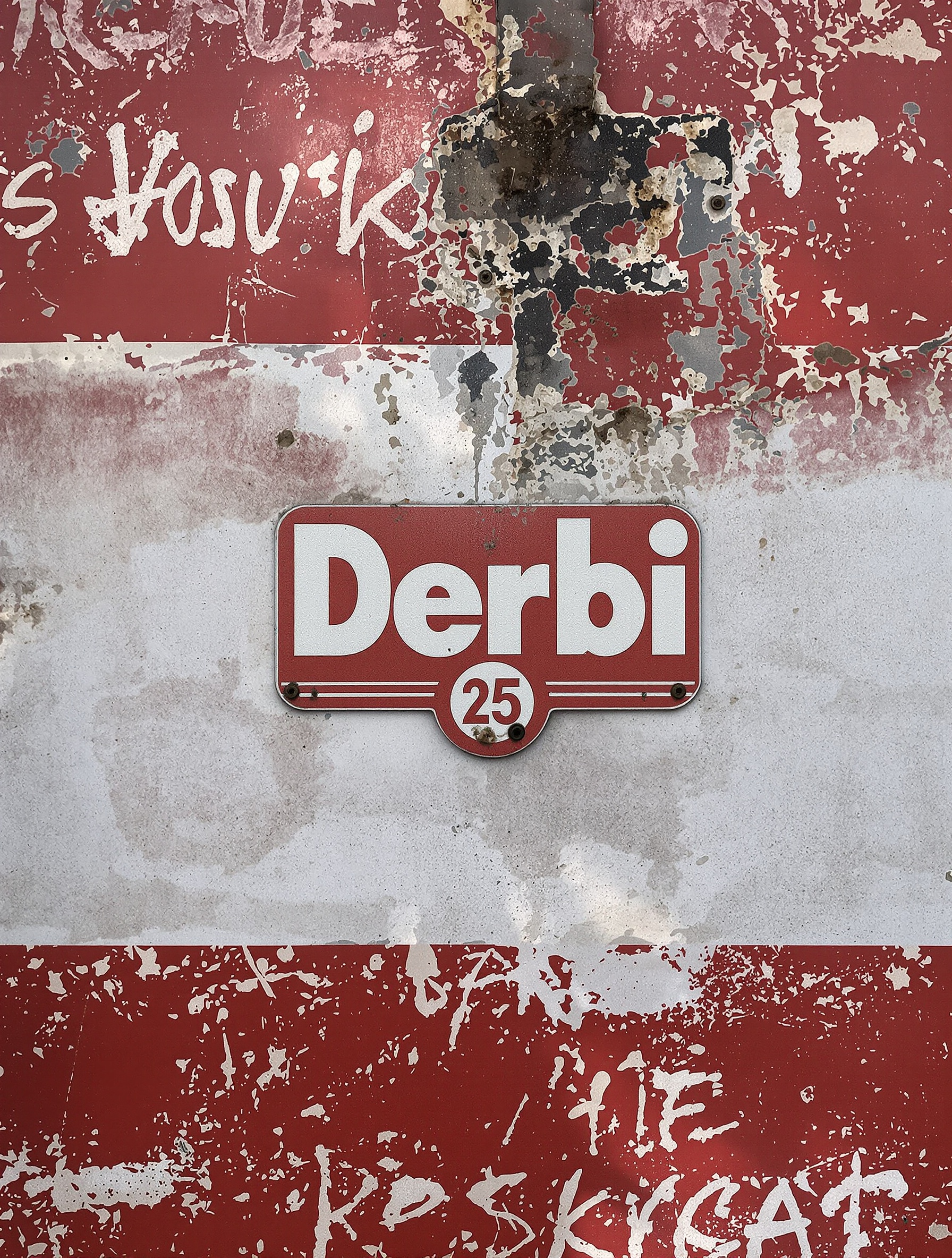 usine Martorelles Espagne logo derbi abandonné industriel