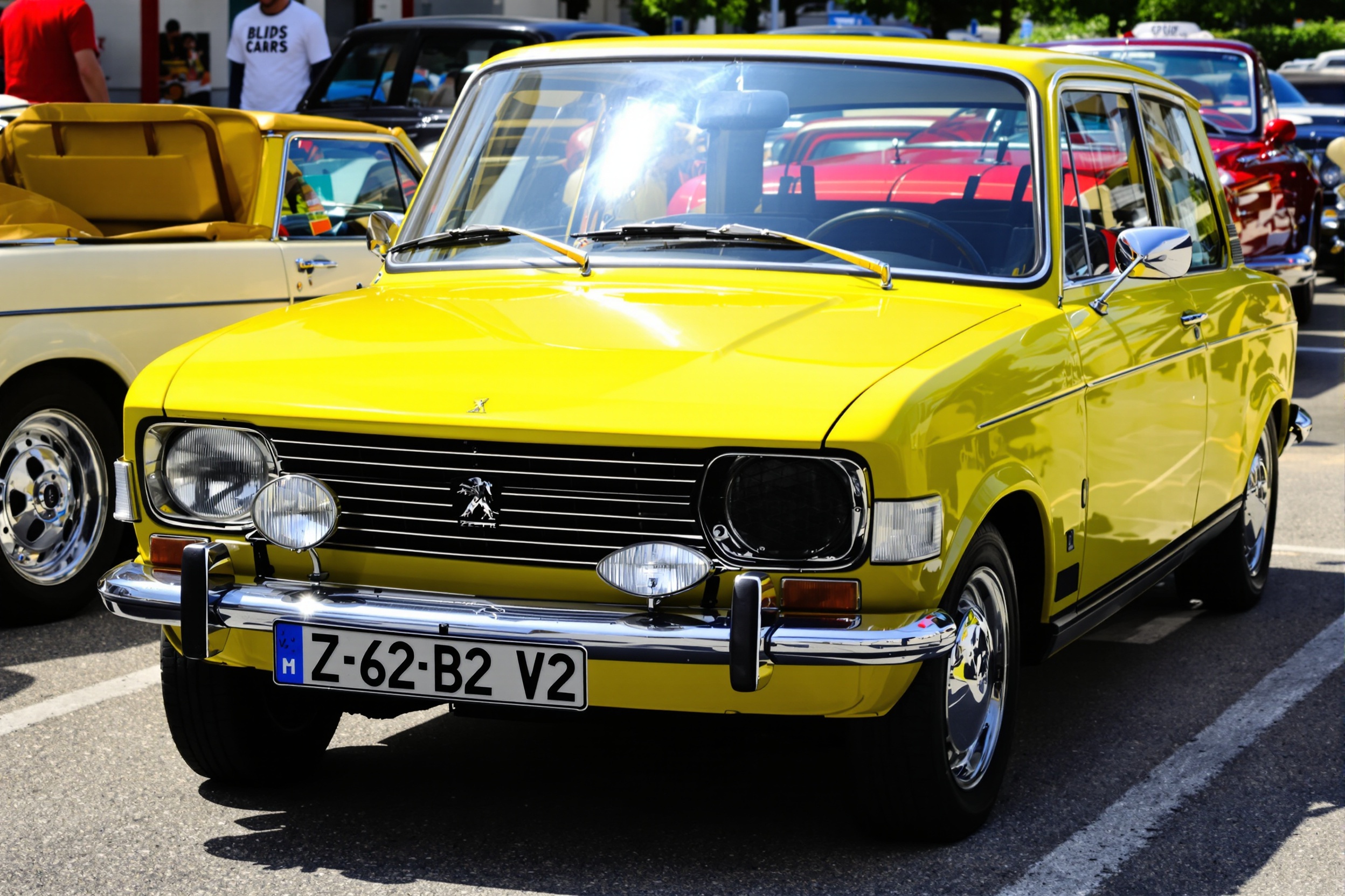 Peugeot 104 ZS2 parfaitement restaurée, exposée en lumière naturelle sur un parking de voitures anciennes.