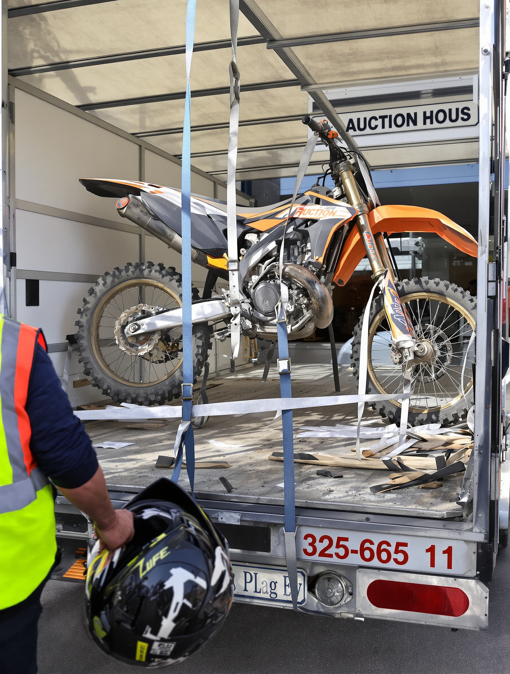 Remorque moto cross sortie d'enchères logistique