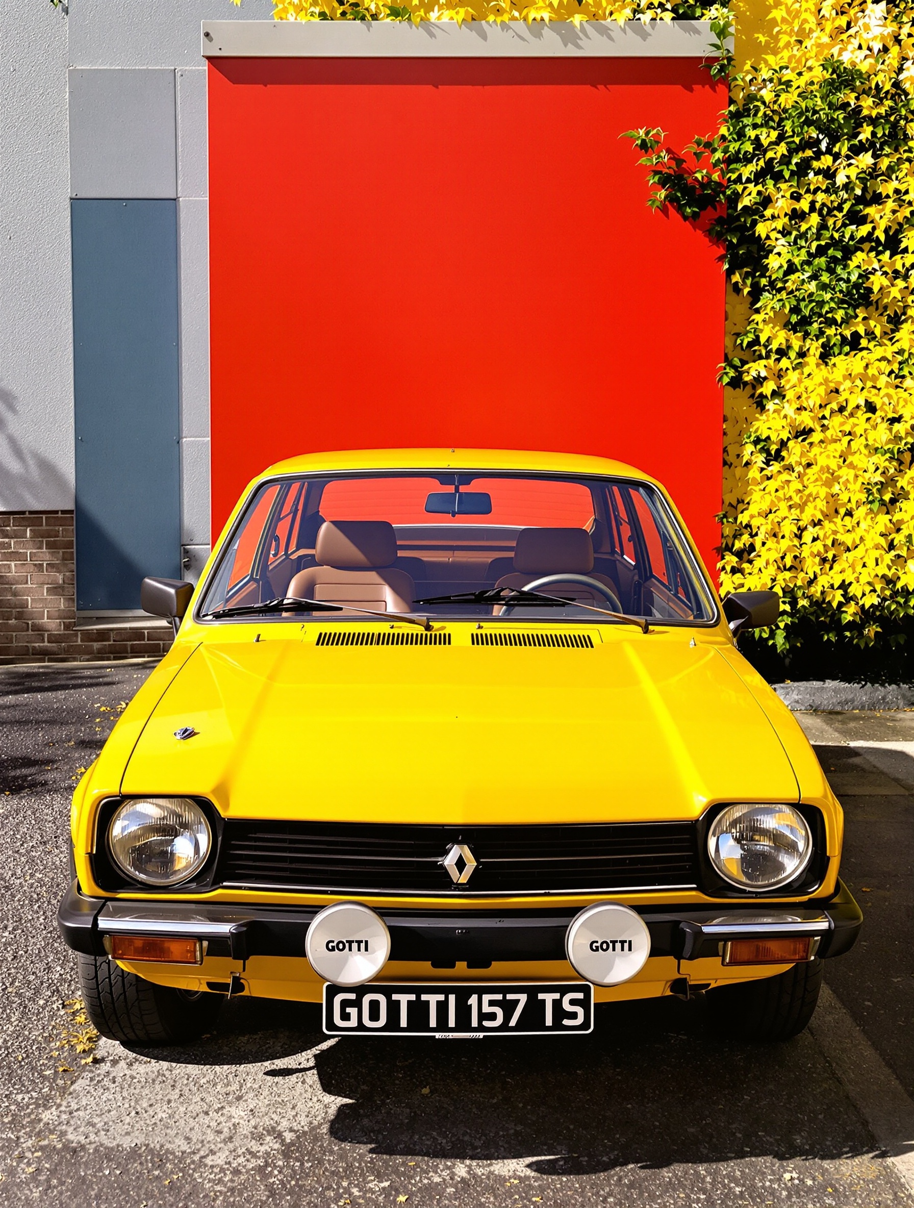 Renault 17 TS jaune profil avant années 70