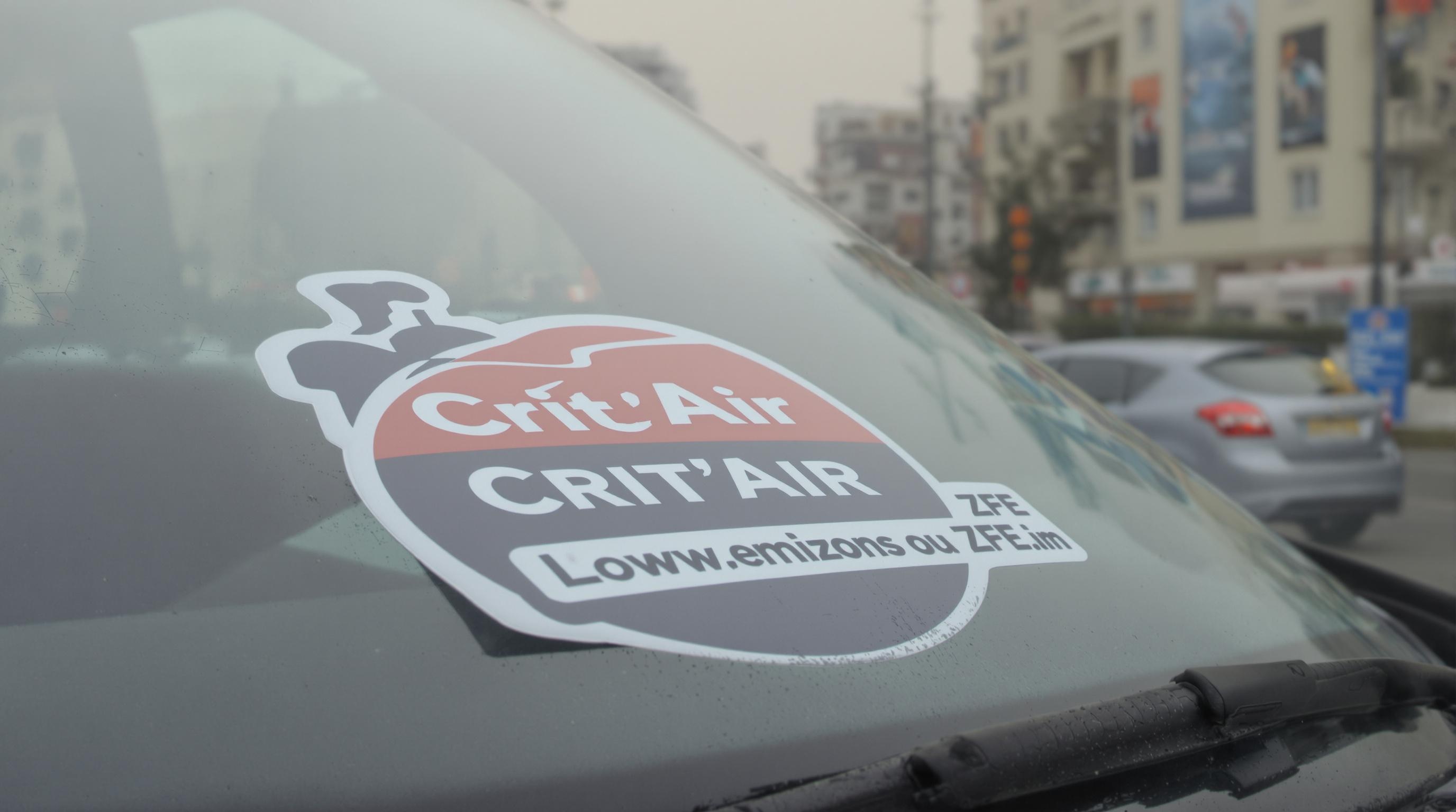 Vignette Crit’Air pare-brise ville polluée transition ZFE